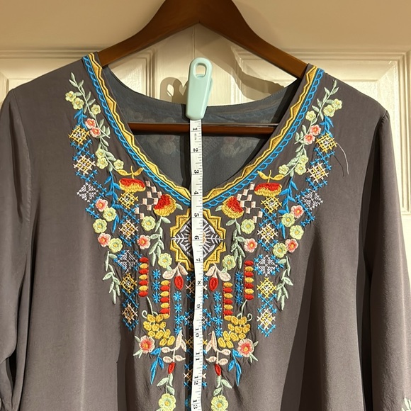 Embroidered Blouse 3/4 sleeves - Picture 11 of 11